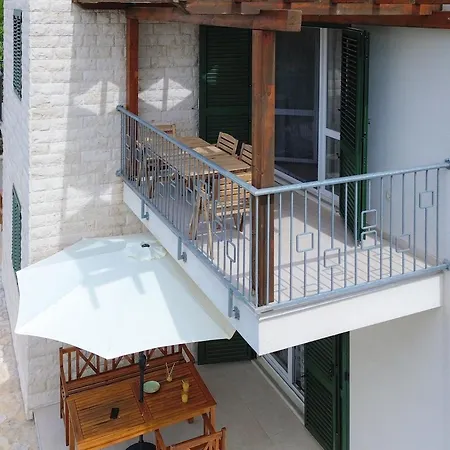 Laura Apartments Brodarica  Exterior photo