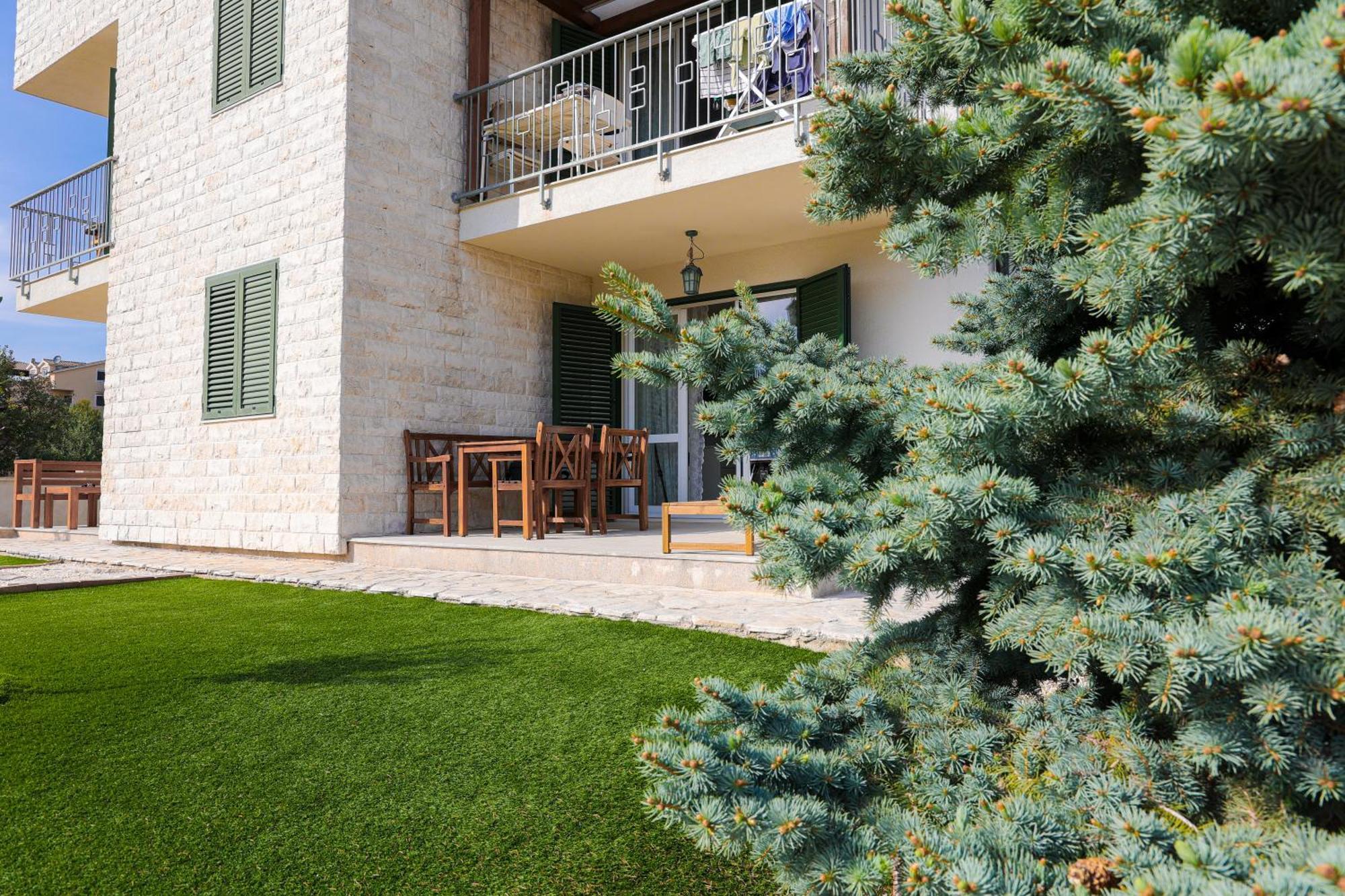 Apartma Laura *