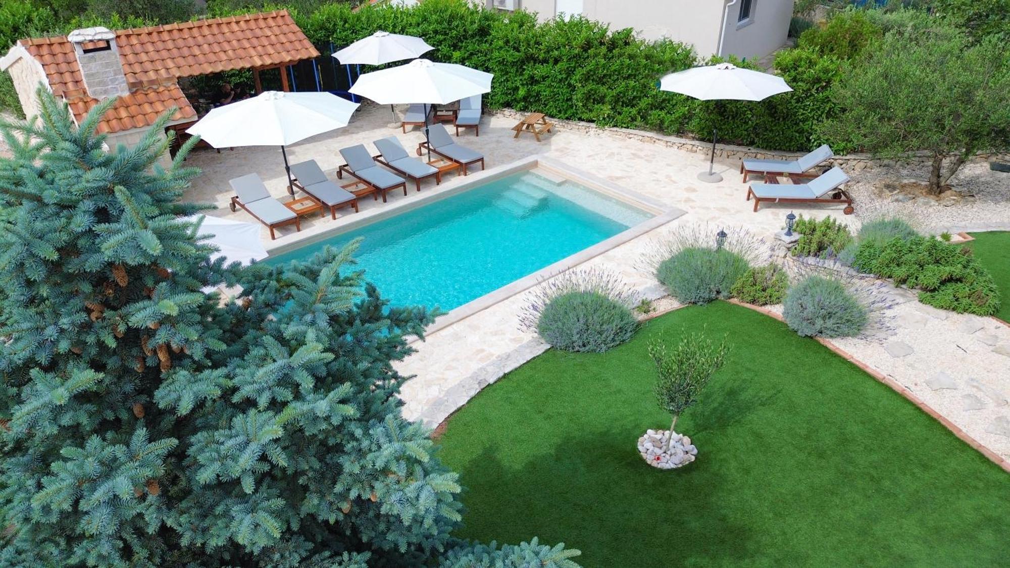 Laura Brodarica (Sibenik-Knin)