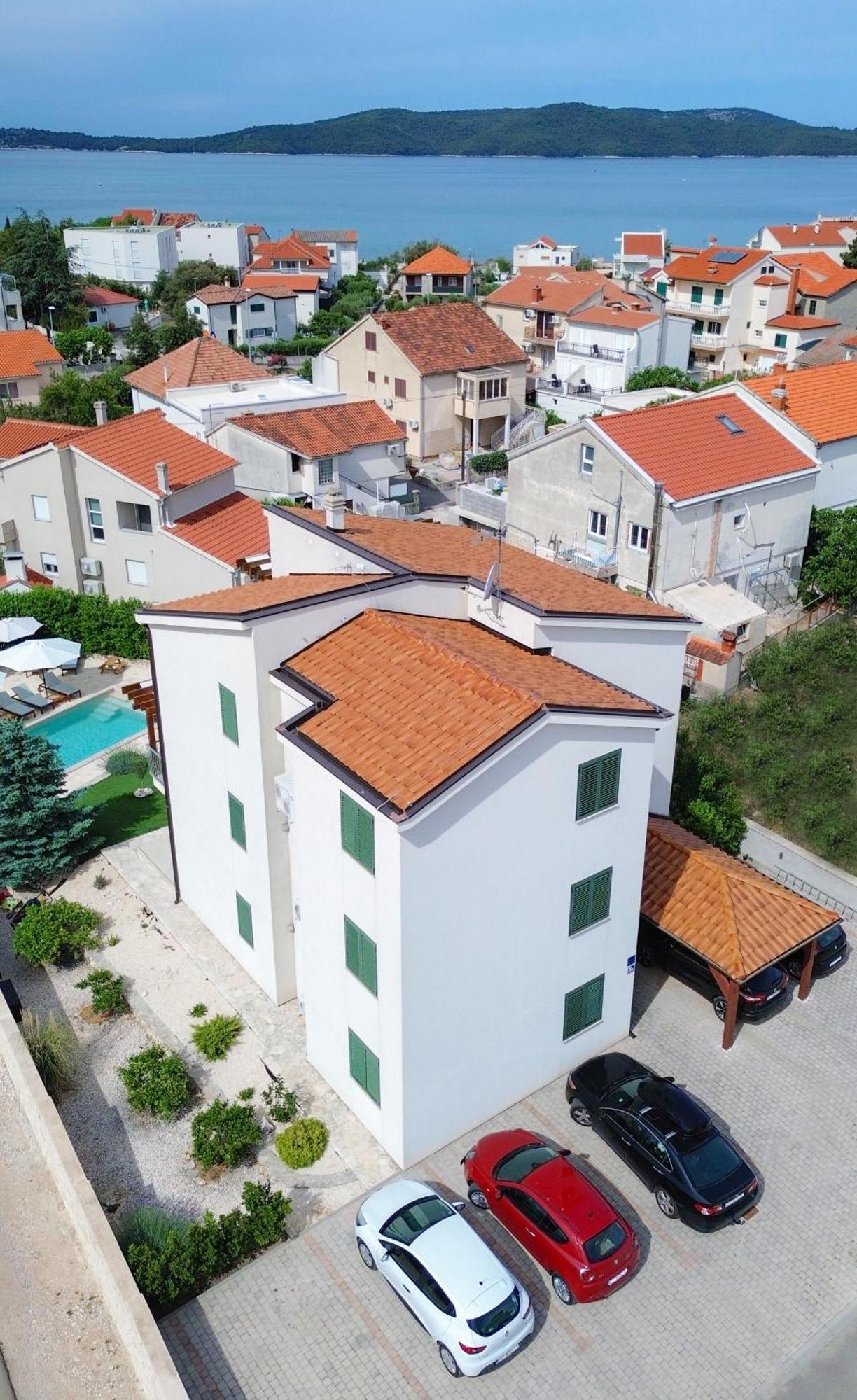 Laura * Brodarica (Sibenik-Knin)